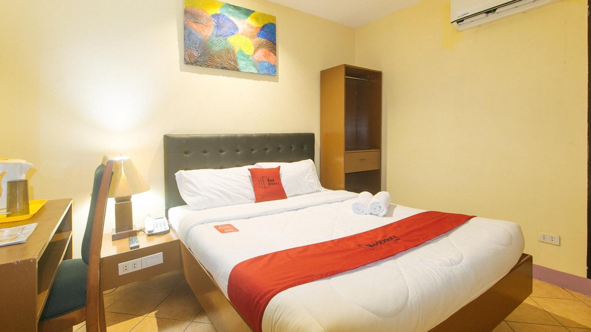 Reddoorz At Comfy Inn Ermita Манила Экстерьер фото