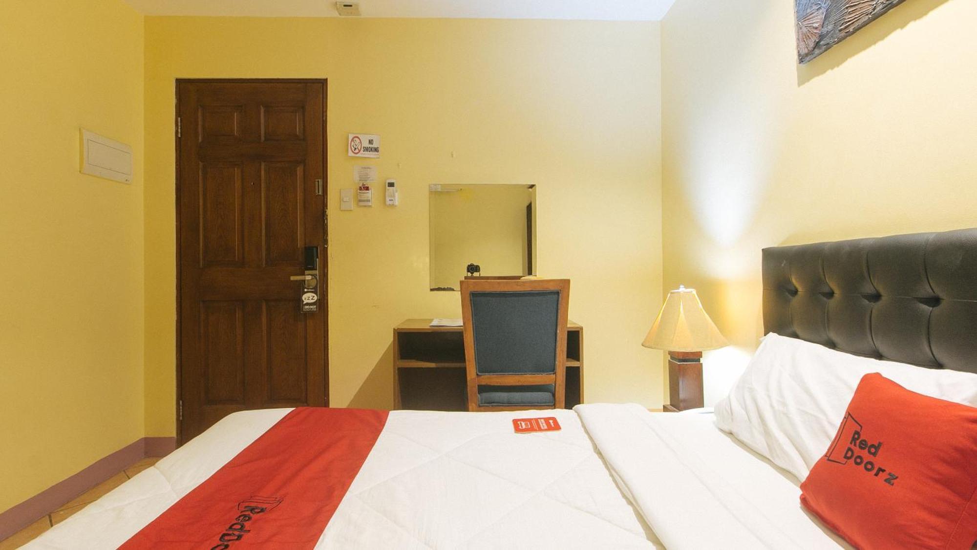 Reddoorz At Comfy Inn Ermita Манила Экстерьер фото