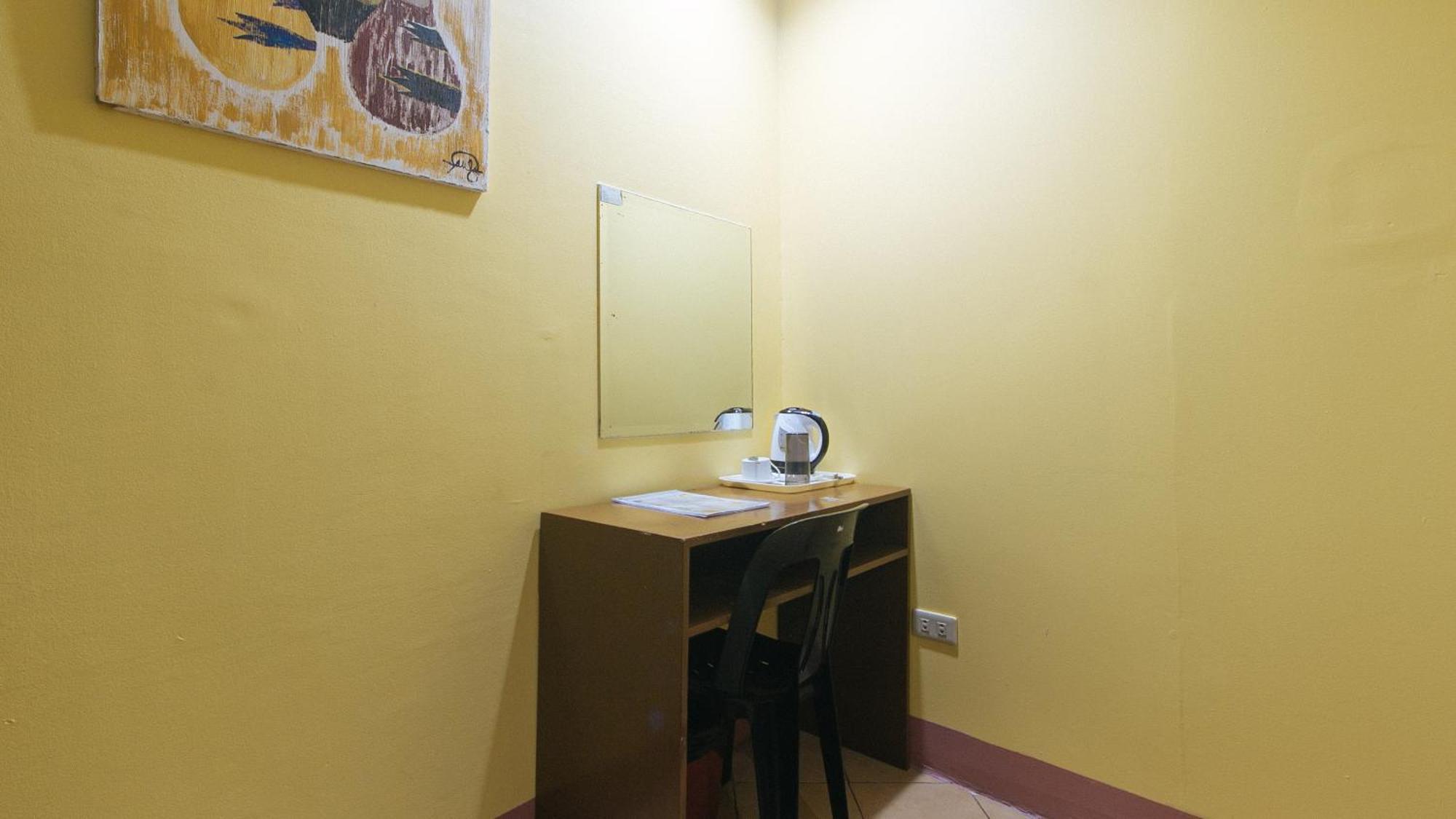 Reddoorz At Comfy Inn Ermita Манила Экстерьер фото