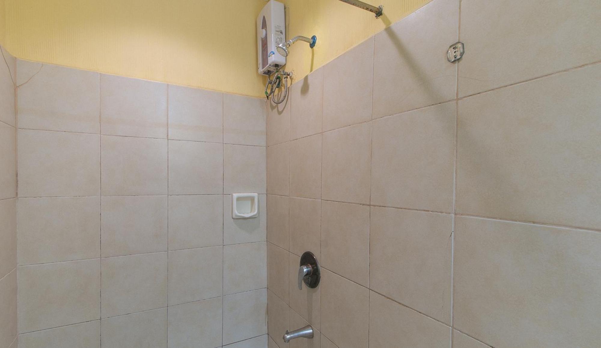 Reddoorz At Comfy Inn Ermita Манила Экстерьер фото