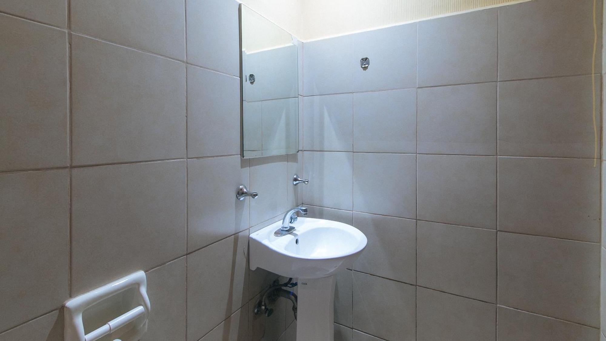 Reddoorz At Comfy Inn Ermita Манила Экстерьер фото