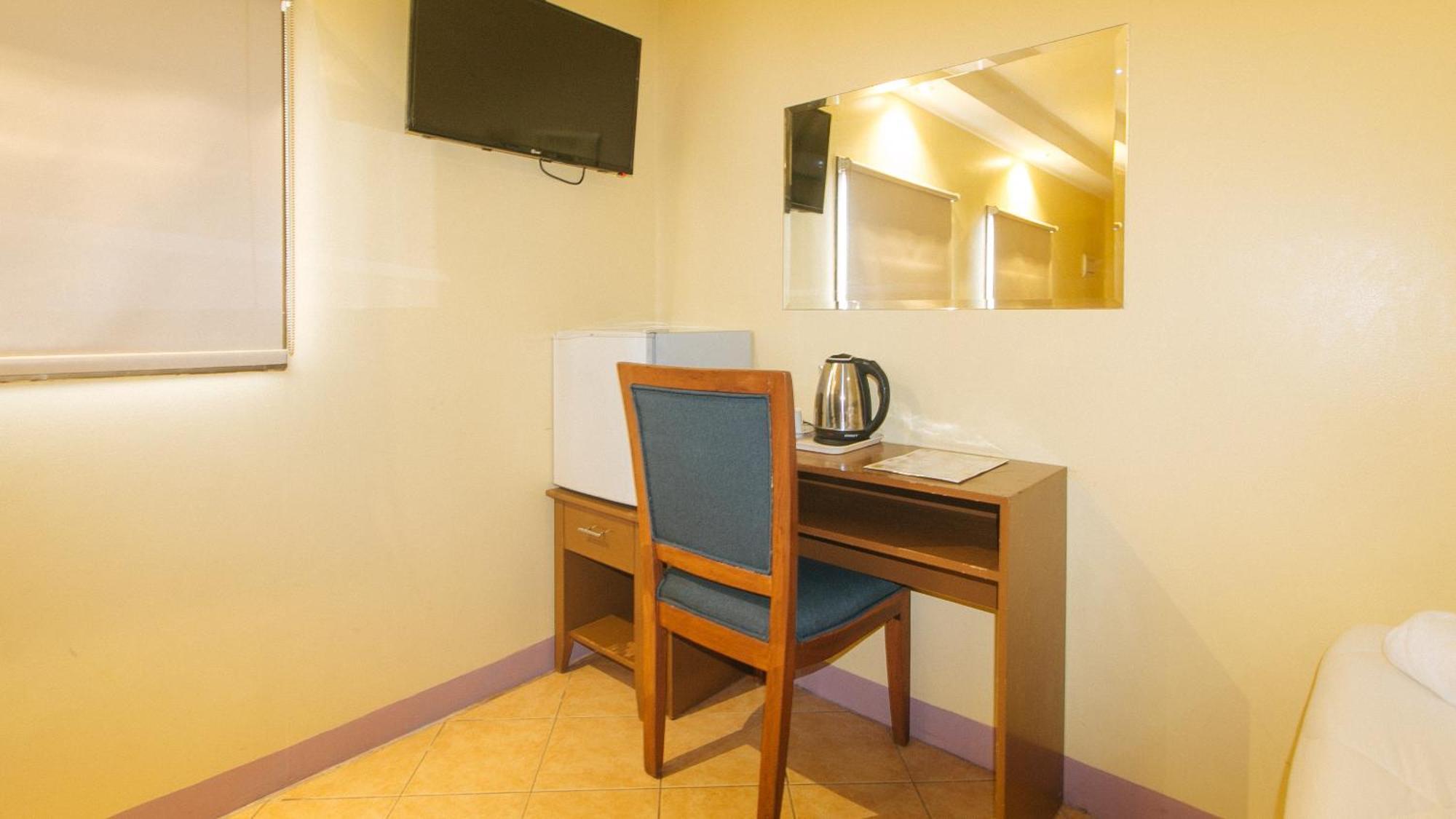 Reddoorz At Comfy Inn Ermita Манила Экстерьер фото