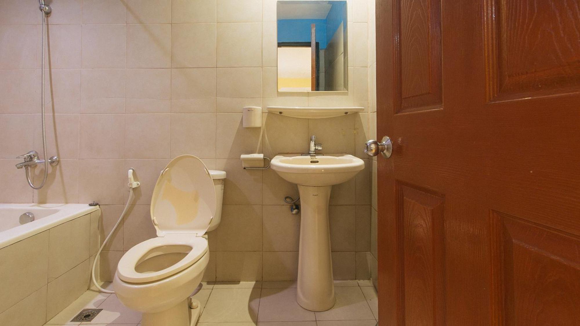 Reddoorz At Comfy Inn Ermita Манила Экстерьер фото