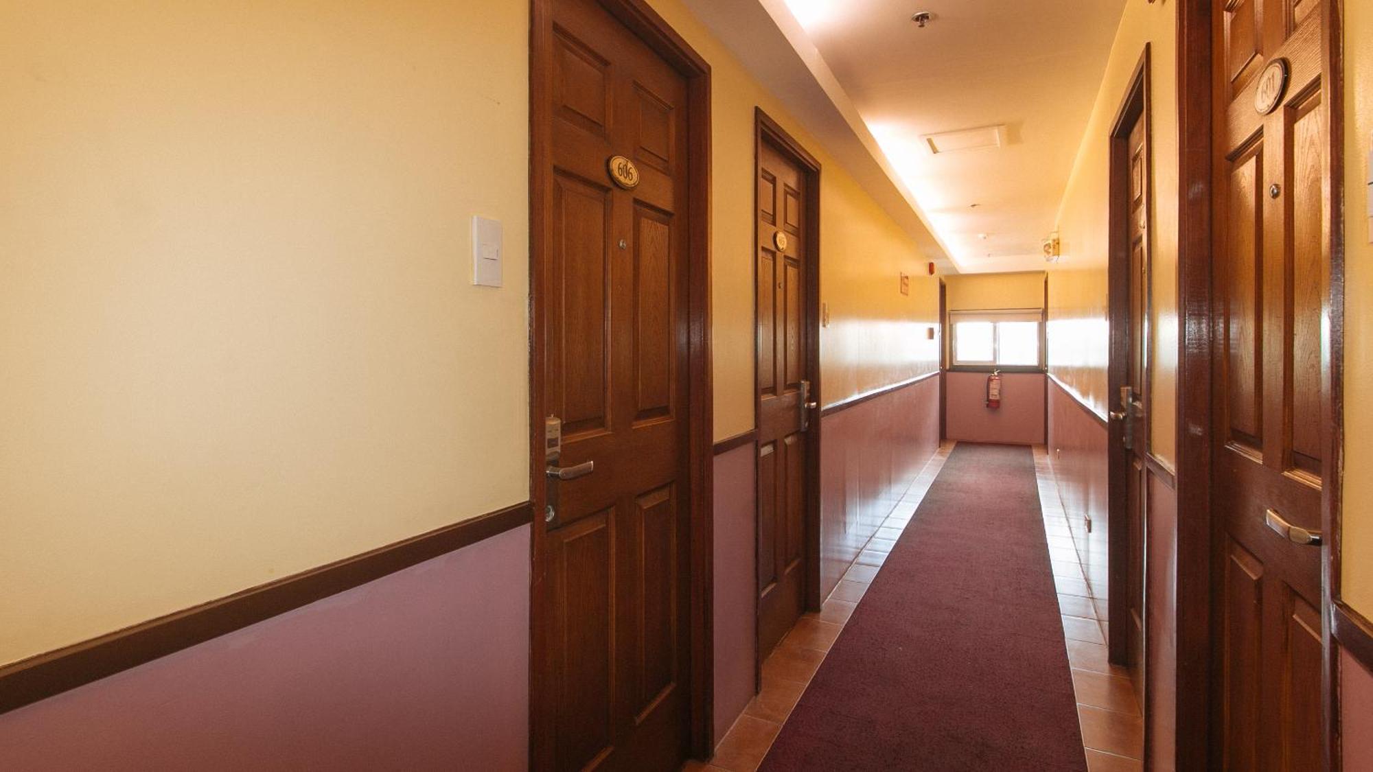 Reddoorz At Comfy Inn Ermita Манила Экстерьер фото